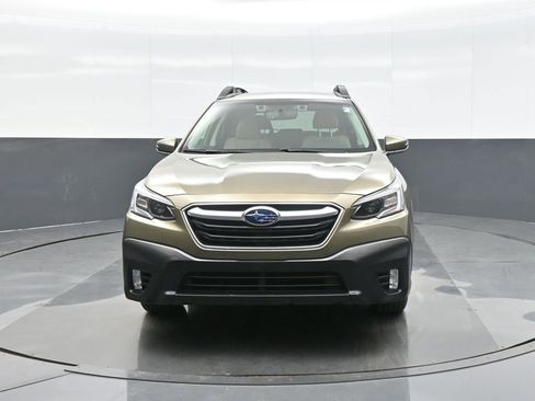 Used 2020 Subaru Outback Premium image 2