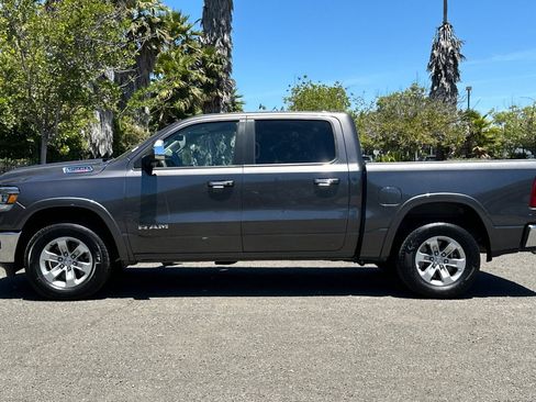 Used 2022 RAM 1500 Laramie AWD/4WD image 7