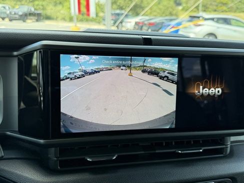 Used 2024 Jeep Wrangler Sport S image 34