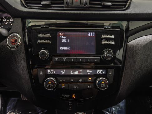 Used 2017 Nissan Rogue Sport SV AWD/4WD image 30