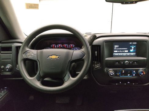 Used 2018 Chevrolet Silverado 1500 Custom w/ Custom Value Package image 22