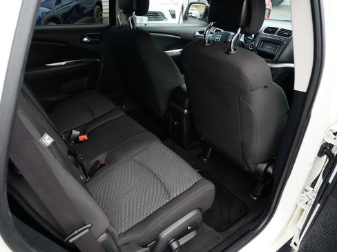 Used 2019 Dodge Journey SE w/ Connectivity Group FWD image 22