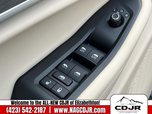 New 2025 Jeep Grand Cherokee L Limited w/ Luxury Tech Group II image 23