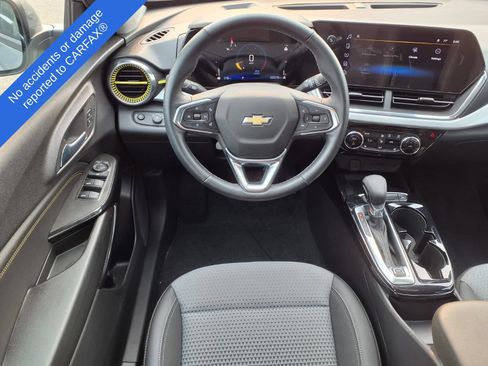 Used 2024 Chevrolet Trax LT w/ Sunroof Package FWD image 15