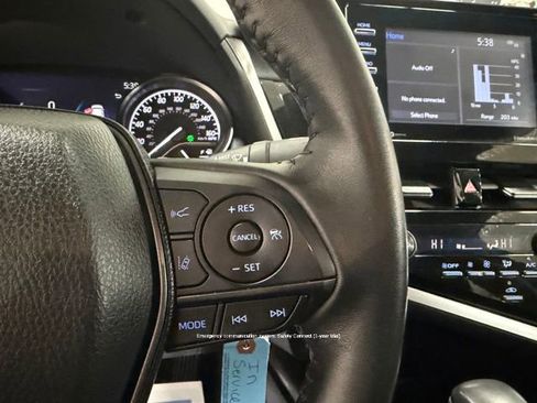Used 2024 Toyota Camry SE image 19