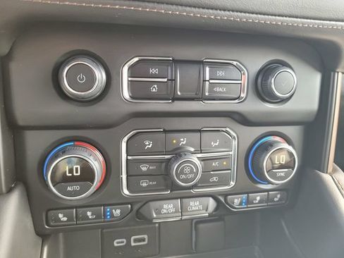 Used 2024 Chevrolet Suburban High Country w/ Max Trailering Package AWD/4WD image 24