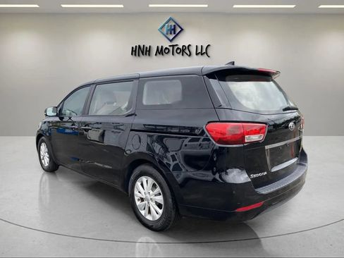 Used 2016 Kia Sedona L image 3