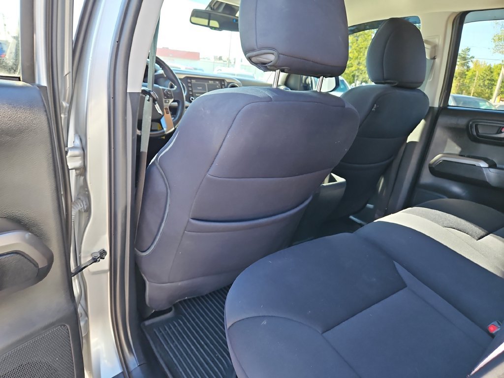 Used 2022 Toyota Tacoma SR5 AWD/4WD image 15