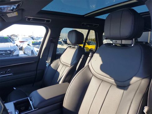 New 2026 Land Rover Range Rover SE image 12