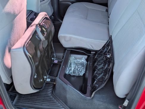 Used 2017 Toyota Tacoma SR image 42