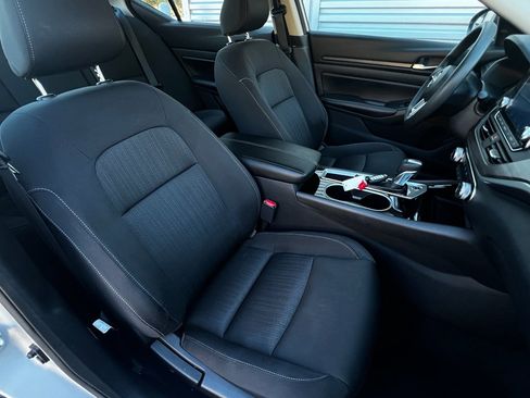 Used 2024 Nissan Altima 2.5 SV image 19