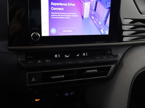 Used 2025 Toyota Camry SE image 21