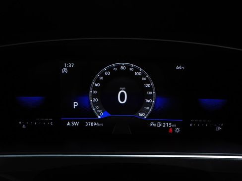 Used 2023 Volkswagen Tiguan SE R-Line image 25