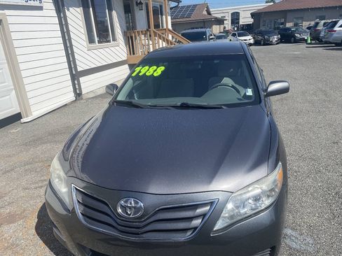 Used 2011 Toyota Camry LE FWD image 3