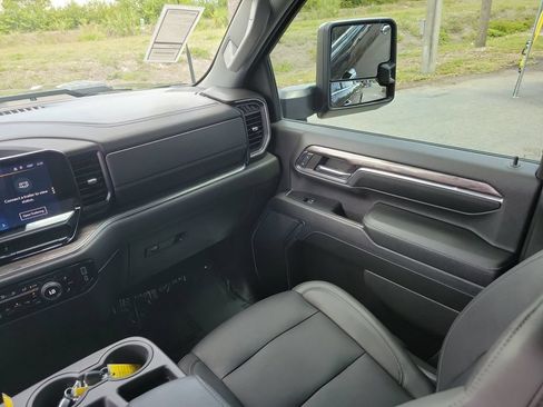 Used 2024 Chevrolet Silverado 2500 LTZ AWD/4WD image 17
