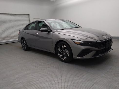 Used 2025 Hyundai Elantra Sport image 11