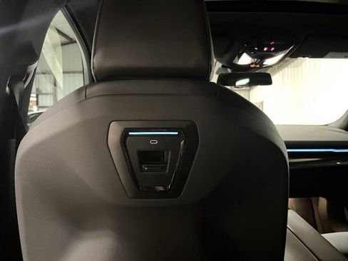 Used 2025 BMW 530i xDrive image 17