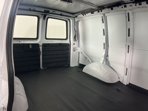 New 2026 Chevrolet Express 2500 image 12