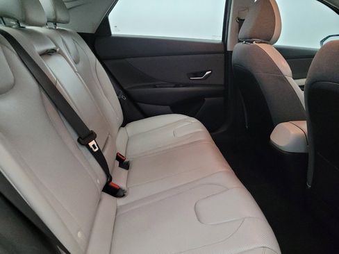 Used 2021 Hyundai Elantra Limited image 19