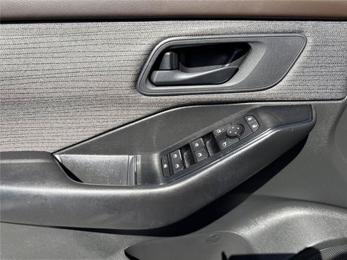 Used 2023 Nissan Rogue S FWD image 16