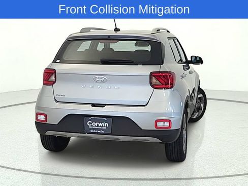 Used 2025 Hyundai Venue SEL FWD image 5