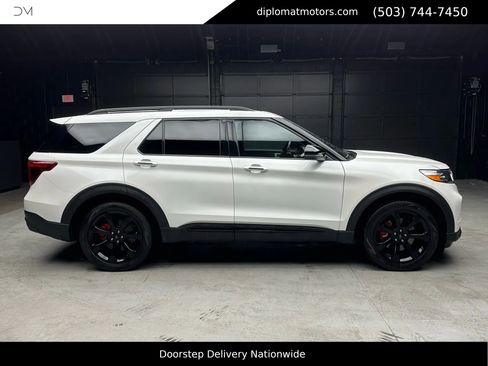 Used 2024 Ford Explorer ST w/ Equipment Group 401A image 7