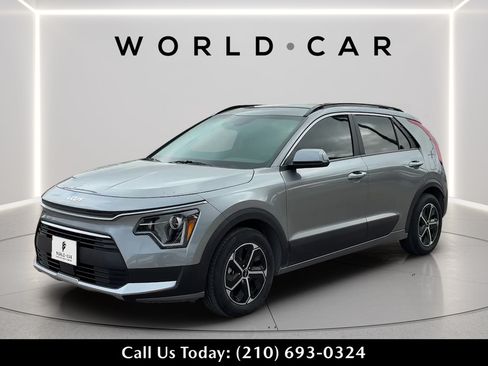 Certified 2025 Kia Niro EX FWD image 3