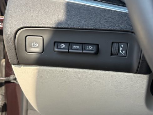 Used 2024 Buick Enclave Avenir w/ Trailering Package, 5000 lbs. FWD image 20