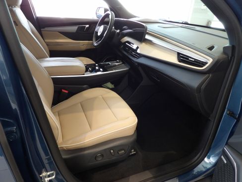 Used 2025 Buick Enclave Preferred w/ Power Package image 26