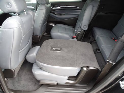 Used 2022 Buick Enclave AWD Essence w/ Sport Touring Edition image 35