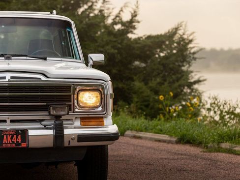 Used 1989 Jeep Grand Wagoneer AWD/4WD image 13