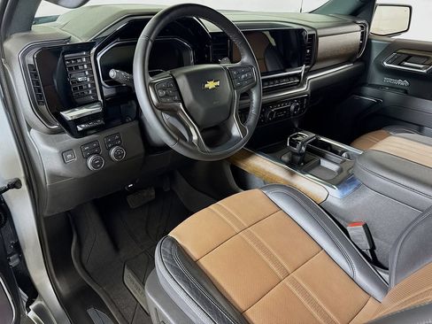 Used 2023 Chevrolet Silverado 1500 High Country w/ High Country Premium Package AWD/4WD image 7