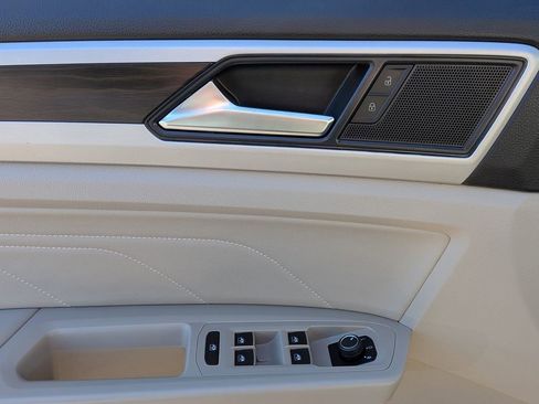 Used 2022 Volkswagen Atlas SE image 24