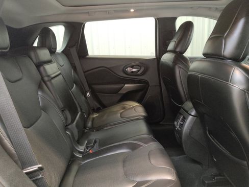 Used 2019 Jeep Cherokee Limited w/ Luxury Group image 19