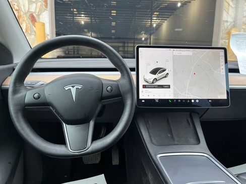 Used 2022 Tesla Model Y Long Range image 25
