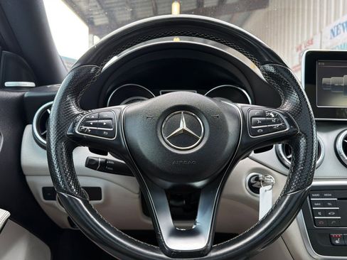 Used 2015 Mercedes-Benz CLA 250 image 19