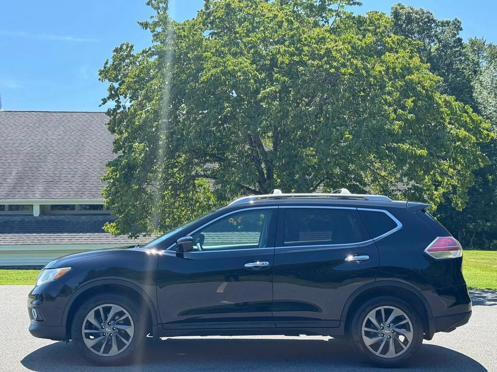 Used 2016 Nissan Rogue SL w/ SL Premium Package AWD/4WD image 4