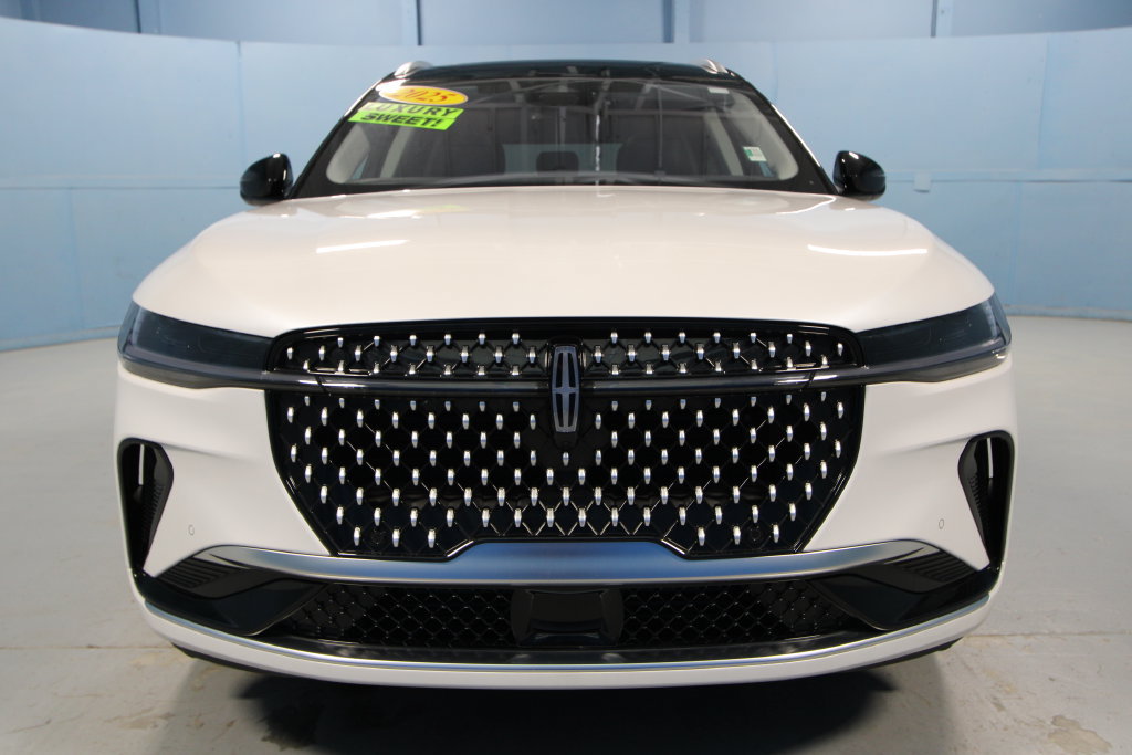 Used 2025 Lincoln Nautilus Reserve AWD/4WD image 35