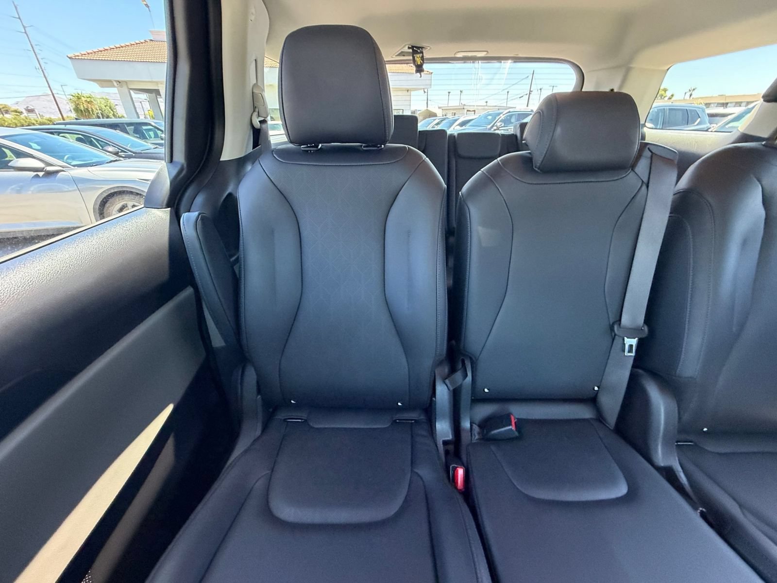 Used 2026 Kia Carnival FWD image 40