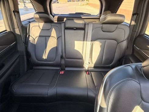 Used 2024 Jeep Grand Cherokee Overland w/ Luxury Tech Group IV AWD/4WD image 17