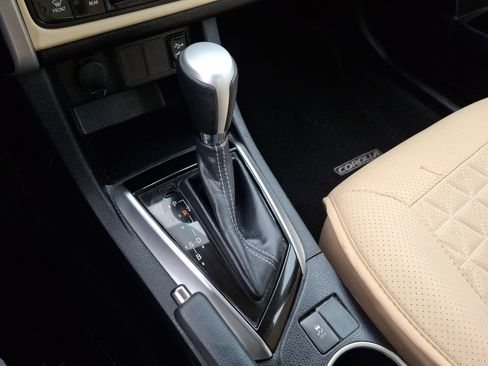 Used 2017 Toyota Corolla LE image 12