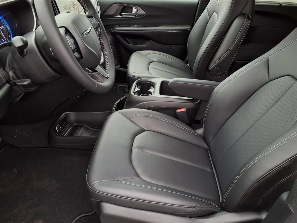 New 2026 Chrysler Pacifica Select w/ S Appearance Package FWD image 6