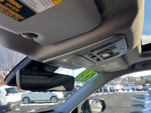 Used 2021 Toyota Highlander XLE image 34