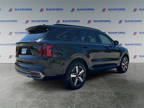 Used 2022 Kia Sorento S w/ Panoramic Sunroof Package image 5