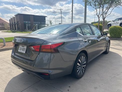 Used 2024 Nissan Altima 2.5 SV image 6