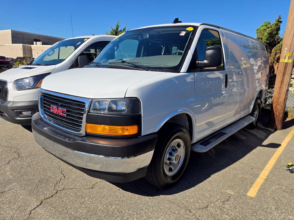 Used 2025 GMC Savana 2500 w/ Driver Convenience Package RWD image 5