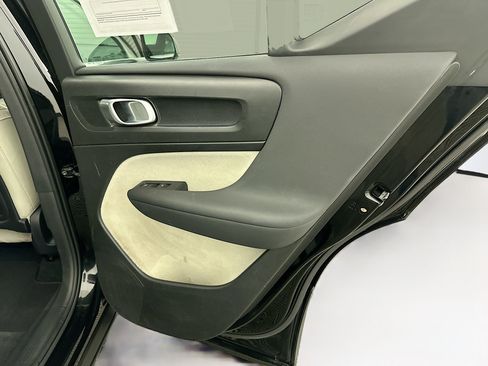 Used 2023 Volvo XC40 B5 Ultimate image 33