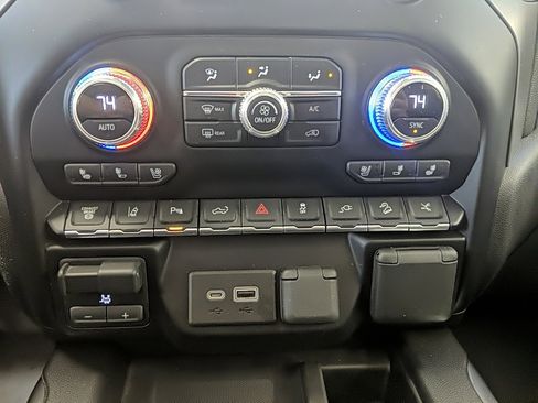 Used 2023 GMC Sierra 3500 Denali w/ Denali Ultimate Package image 27