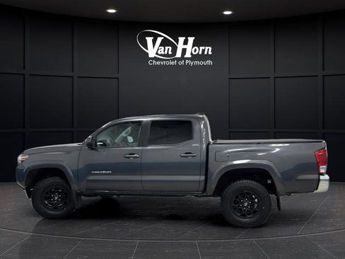 Used 2020 Toyota Tacoma SR5 image 10