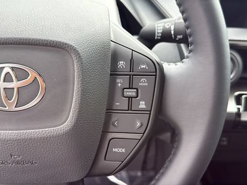 Used 2023 Toyota Prius LE FWD image 20